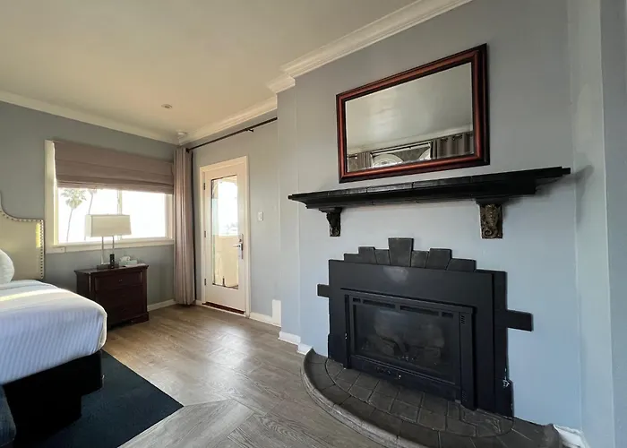 Romantic hotel: Casablanca Inn On The Beach